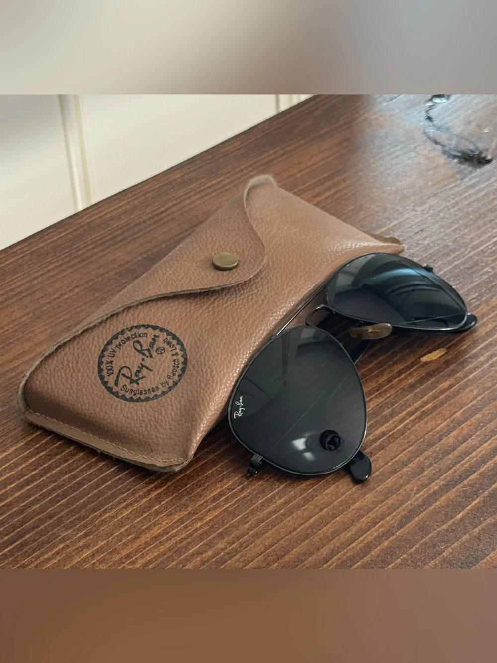 Vintage Ray-Ban B&L Aviator L2823 VUAS Black Sunglasses USA with Original Case